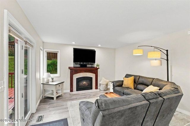 10948 Sun Eagle Circle, Eagle River, AK 99577