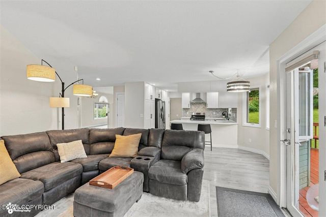 10948 Sun Eagle Circle, Eagle River, AK 99577