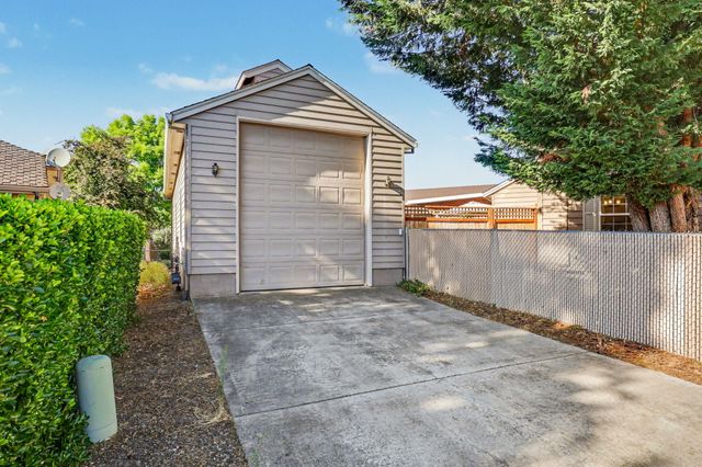 2769 Stonebrook Drive, Medford, OR 97504