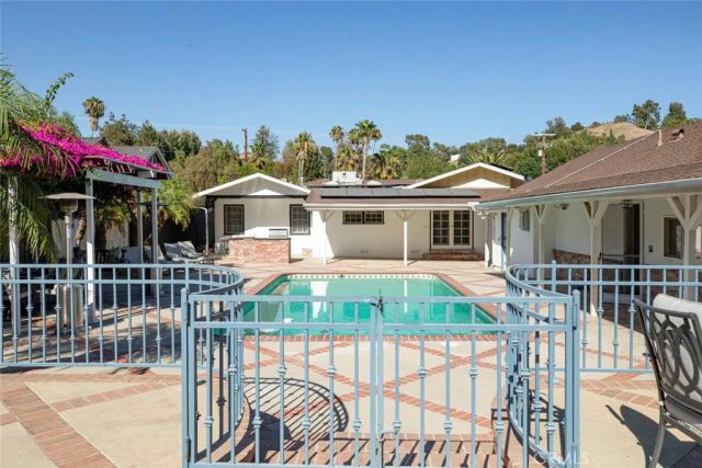 10431 Johanna Street, Shadow Hills, CA 91040