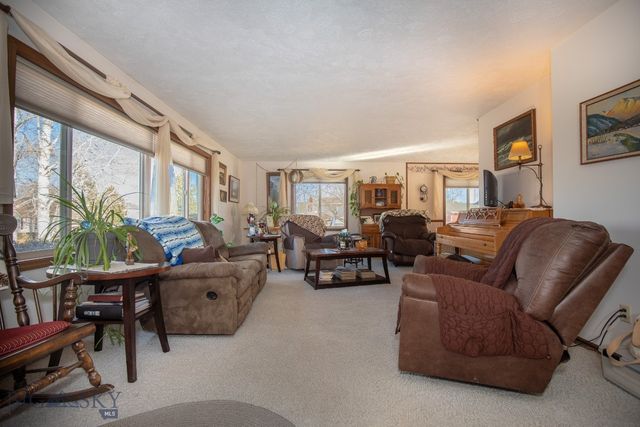 510 E Fulton Avenue, Manhattan, MT 59741