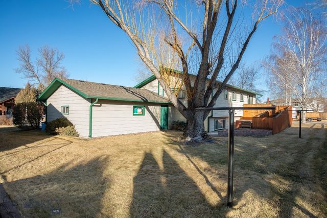 510 E Fulton Avenue, Manhattan, MT 59741