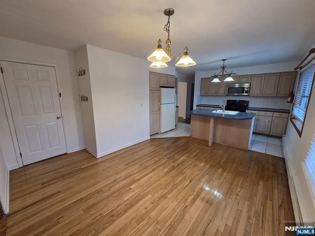 5 Mountain Avenue Left, Westwood, NJ 07675