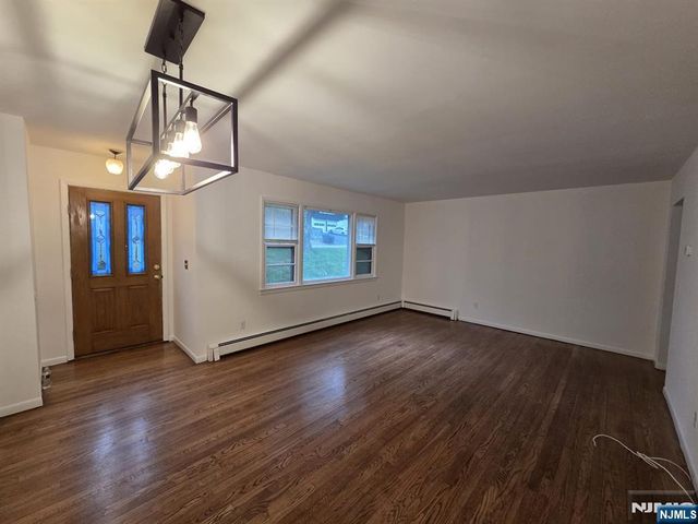 5 Mountain Avenue Left, Westwood, NJ 07675