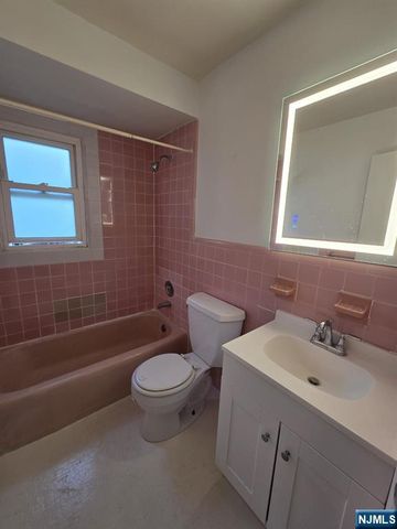 5 Mountain Avenue Left, Westwood, NJ 07675