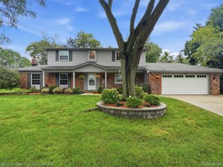 3695 Tyrconnel Court, West Bloomfield Charter Township, MI 48323
