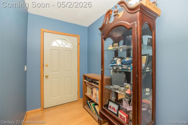 6591 Windiate Road, Waterford, MI 48329