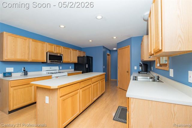 6591 Windiate Road, Waterford, MI 48329