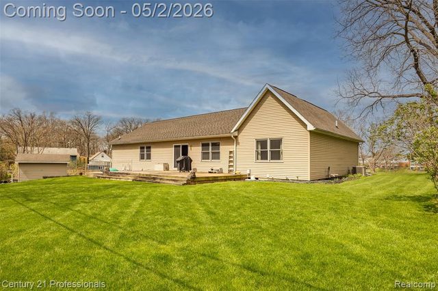 6591 Windiate Road, Waterford, MI 48329