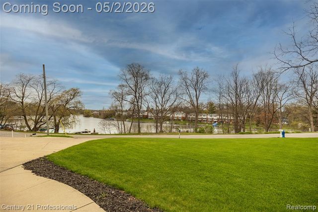 6591 Windiate Road, Waterford, MI 48329