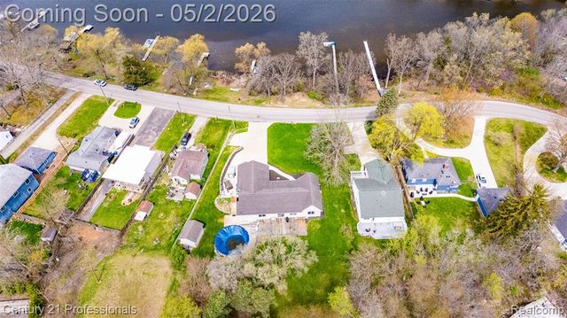 6591 Windiate Road, Waterford, MI 48329