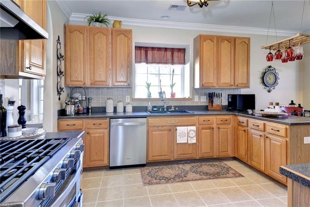 5176 Queen Bishop LN, Williamsburg, VA 23185