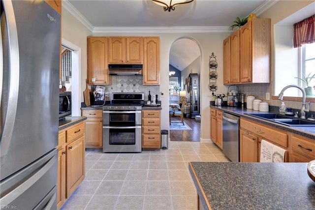 5176 Queen Bishop LN, Williamsburg, VA 23185