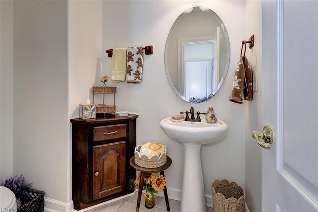 5176 Queen Bishop LN, Williamsburg, VA 23185