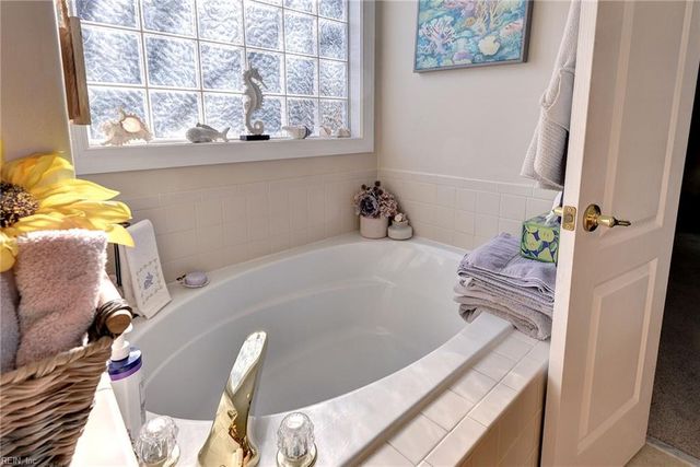 5176 Queen Bishop LN, Williamsburg, VA 23185