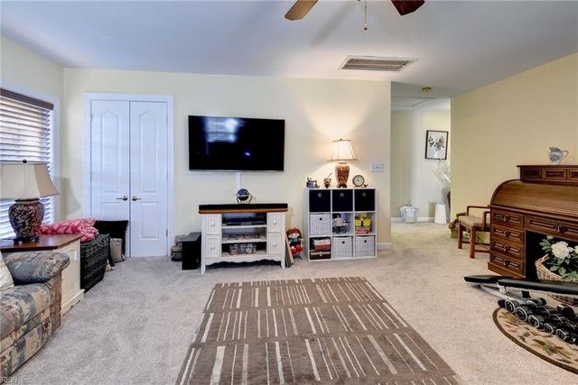 5176 Queen Bishop LN, Williamsburg, VA 23185