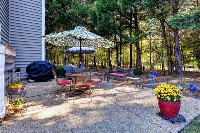 5176 Queen Bishop LN, Williamsburg, VA 23185