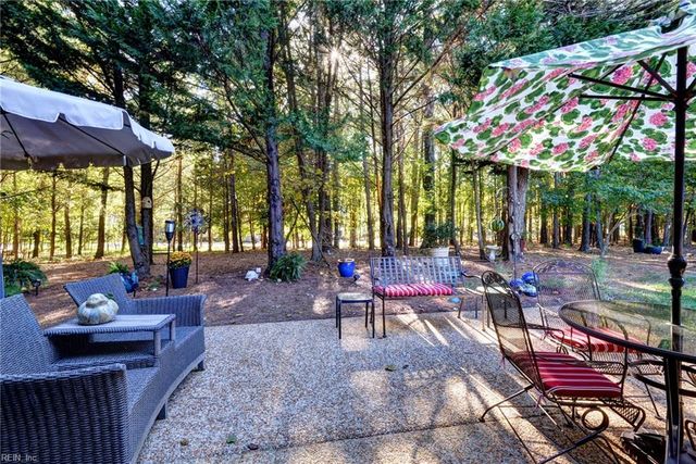 5176 Queen Bishop LN, Williamsburg, VA 23185