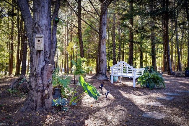 5176 Queen Bishop LN, Williamsburg, VA 23185