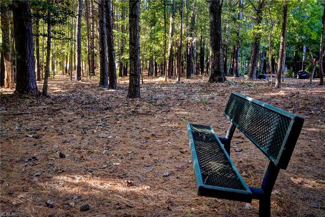 5176 Queen Bishop LN, Williamsburg, VA 23185