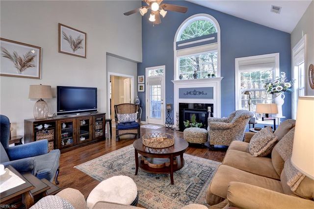 5176 Queen Bishop LN, Williamsburg, VA 23185