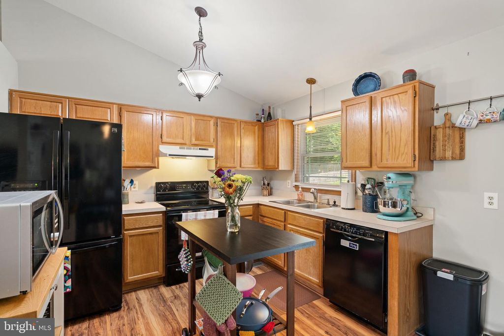 10407 SKINNER HILL DR, Fredericksburg, VA 22408