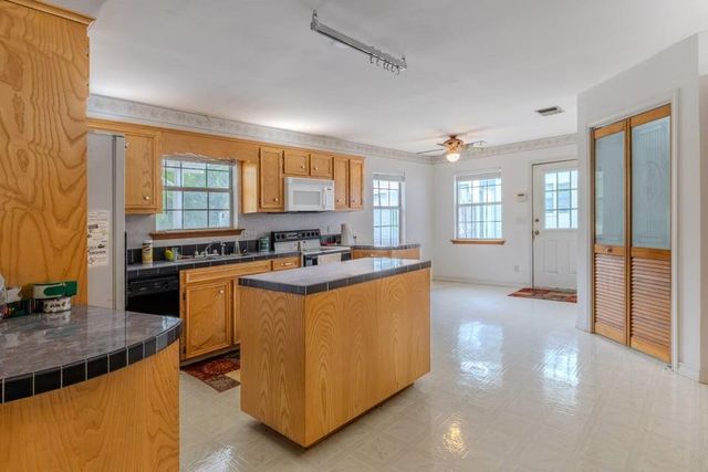 483 Riverside Drive, Palacios, TX 77465