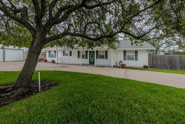 483 Riverside Drive, Palacios, TX 77465