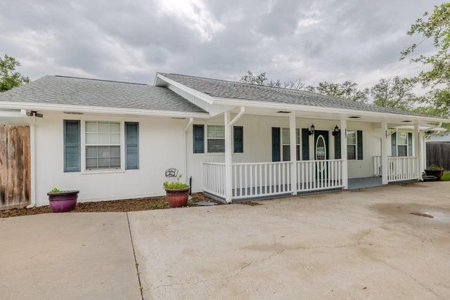 483 Riverside Drive, Palacios, TX 77465