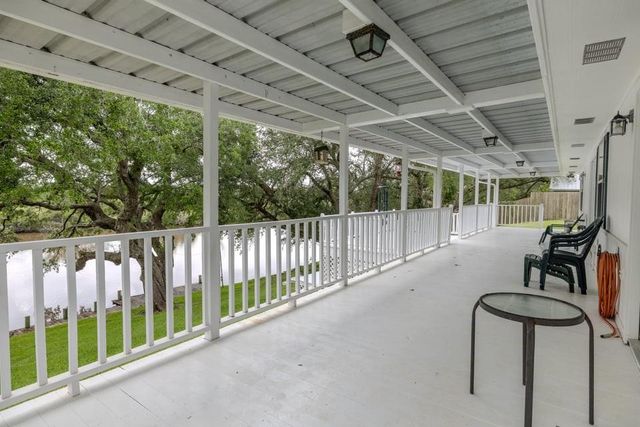 483 Riverside Drive, Palacios, TX 77465
