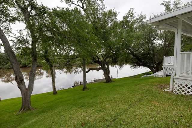 483 Riverside Drive, Palacios, TX 77465