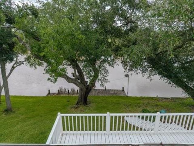 483 Riverside Drive, Palacios, TX 77465