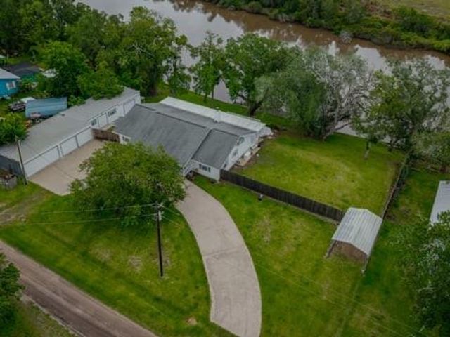 483 Riverside Drive, Palacios, TX 77465
