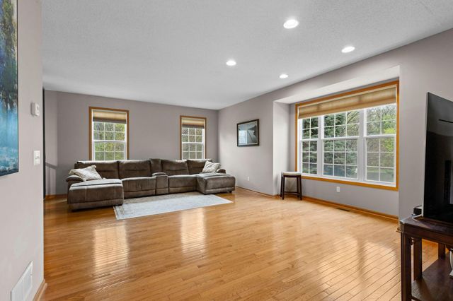 1780 Riverside Drive, Shakopee, MN 55379