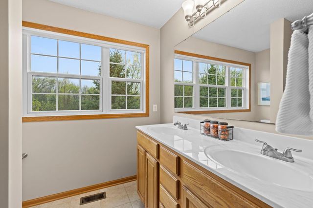 1780 Riverside Drive, Shakopee, MN 55379