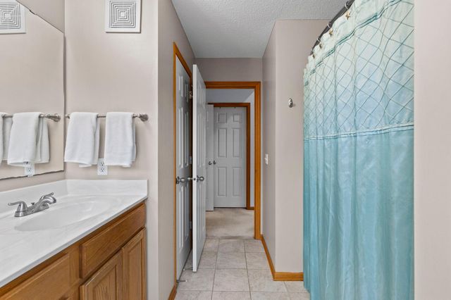 1780 Riverside Drive, Shakopee, MN 55379