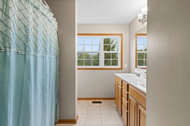 1780 Riverside Drive, Shakopee, MN 55379