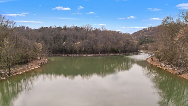 929 Old Casey Cove Rd, Smithville, TN 37166