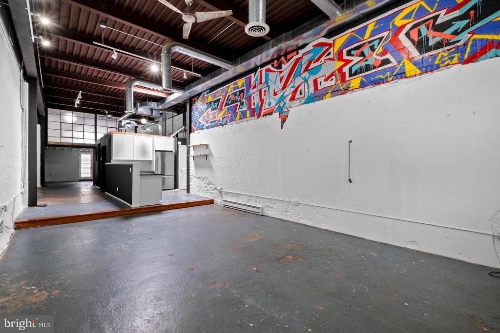 2105 E SUSQUEHANNA AVE, PHILADELPHIA, PA 19125 — exterior