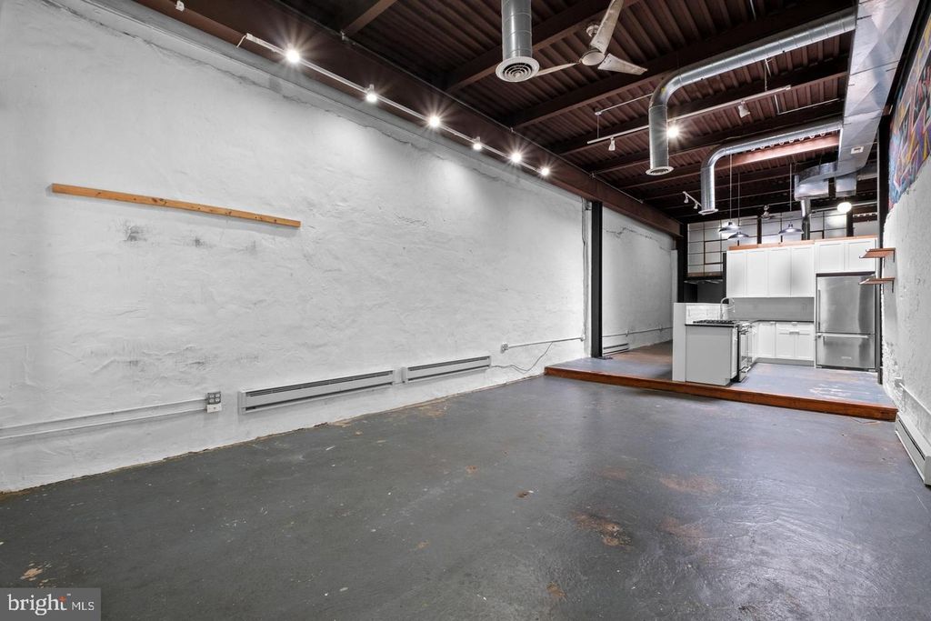 2105 E SUSQUEHANNA AVE, PHILADELPHIA, PA 19125 — photo 3