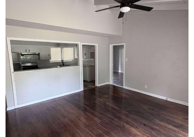 5923 Van Fleet Street, Houston, TX 77033