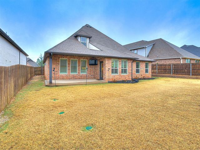 8201 Crew Lane, Edmond, OK 73034