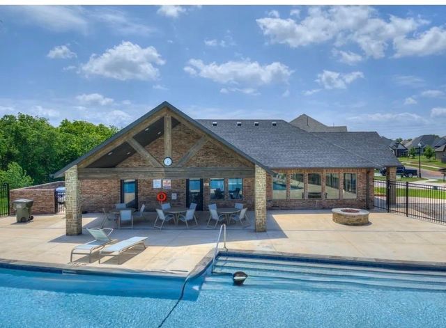 8201 Crew Lane, Edmond, OK 73034