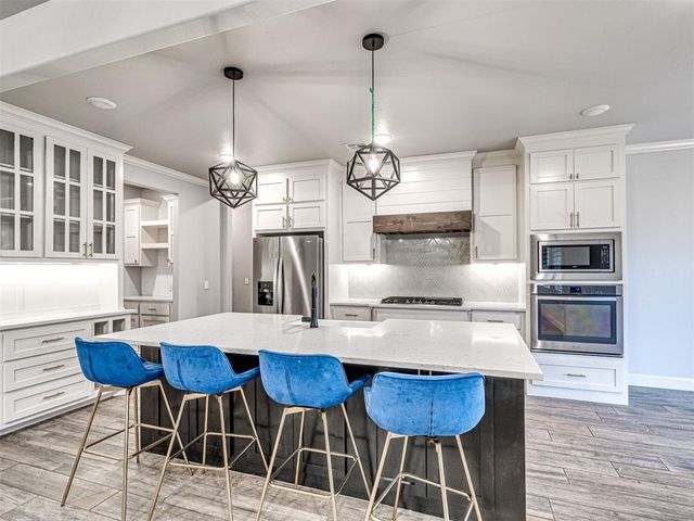 8201 Crew Lane, Edmond, OK 73034