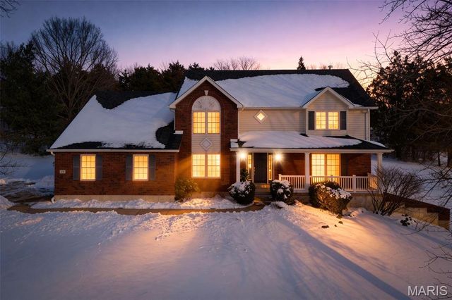 10 Crystal Lake Court, Festus, MO 63028