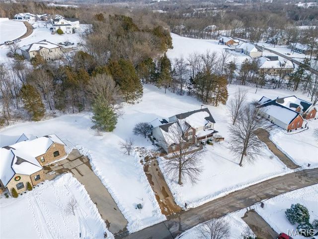 10 Crystal Lake Court, Festus, MO 63028