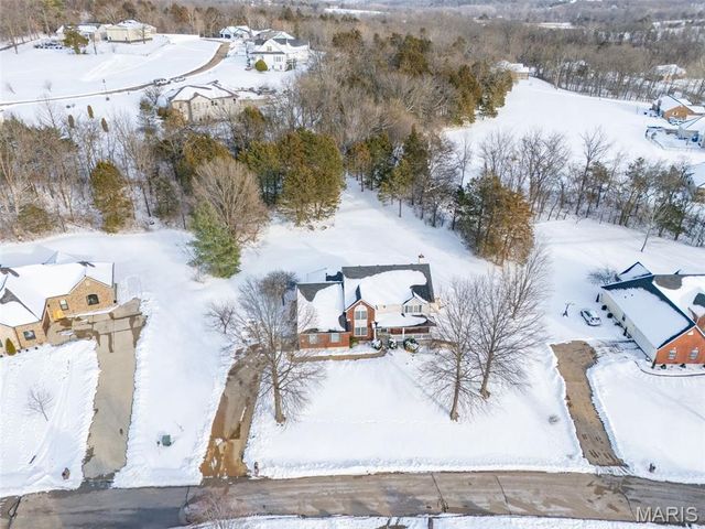 10 Crystal Lake Court, Festus, MO 63028