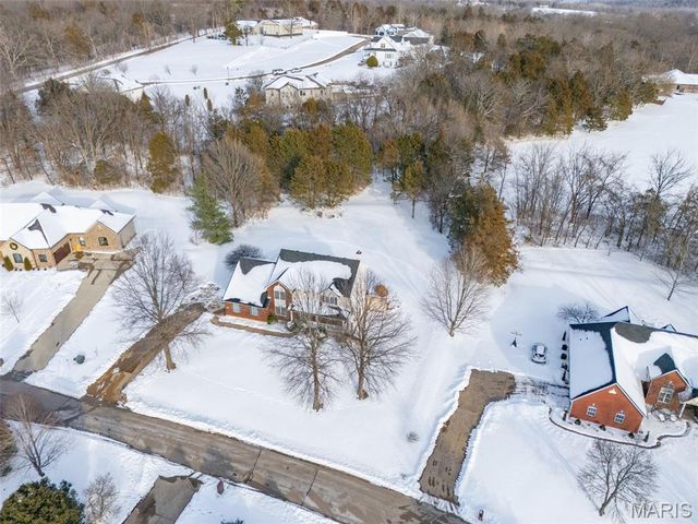 10 Crystal Lake Court, Festus, MO 63028