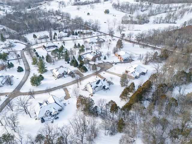 10 Crystal Lake Court, Festus, MO 63028