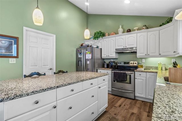 10 Crystal Lake Court, Festus, MO 63028